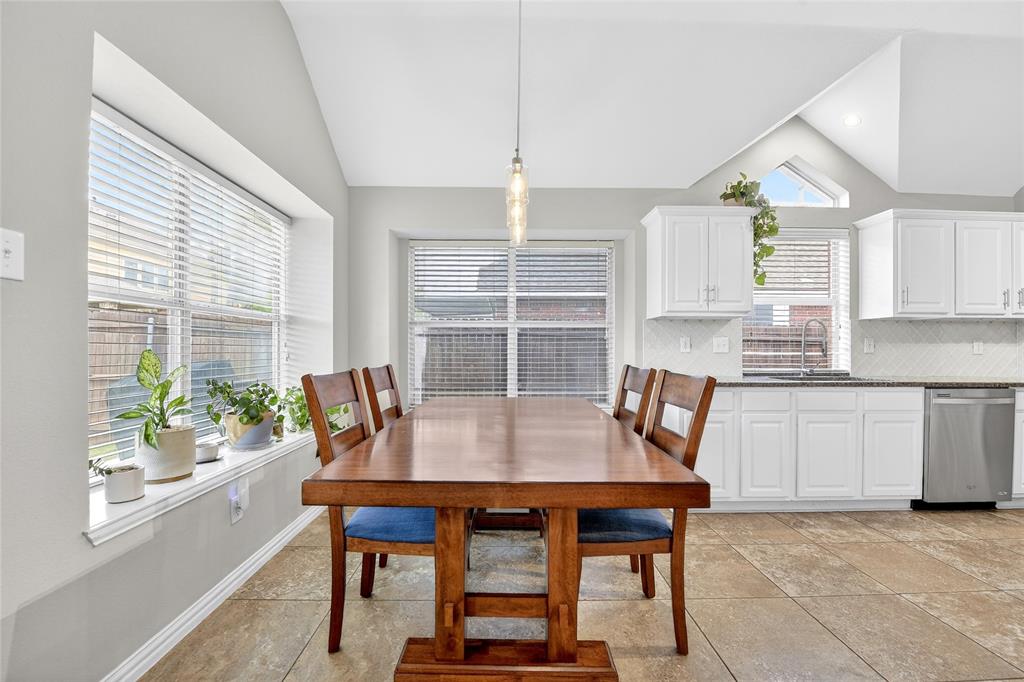 2712 Loon Lake Road Denton, TX 76210 - Photo 17 of 40 Breakfast with lots of light