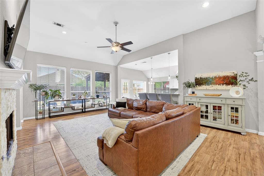 2712 Loon Lake Road Denton, TX 76210 - Photo 21 of 40 Open from Kitchen