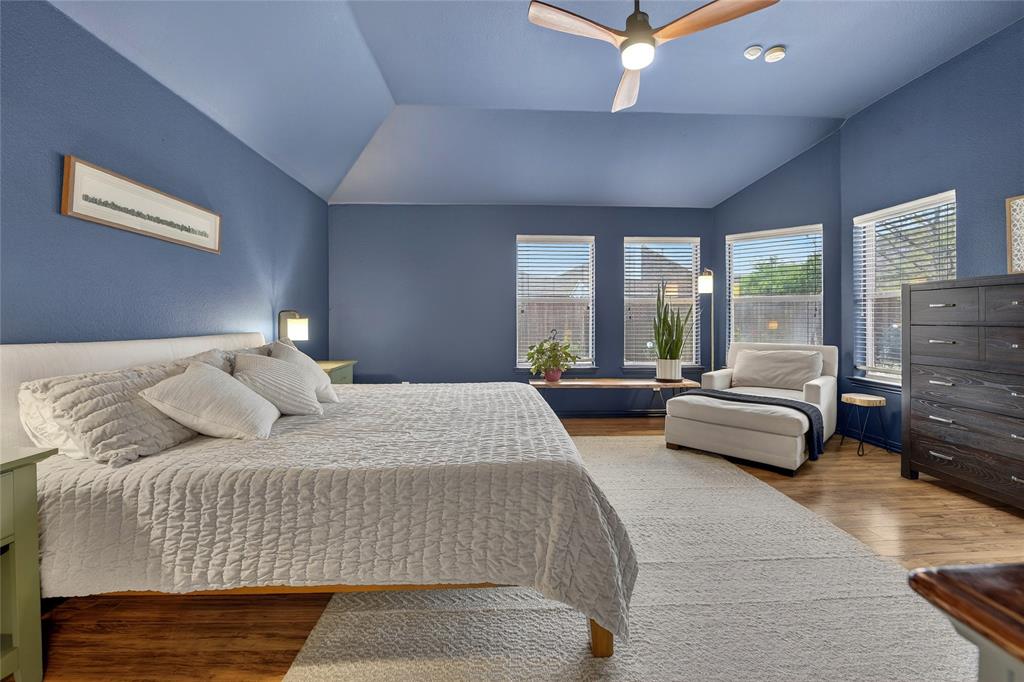 2712 Loon Lake Road Denton, TX 76210 - Photo 28 of 40 En-Suite!