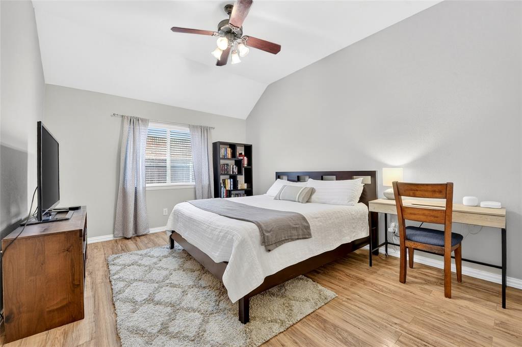 2712 Loon Lake Road Denton, TX 76210 - Photo 33 of 40 Bedroom close to 2nd bath