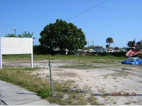 1735 Croton Road Melbourne, FL 32935 - Photo 7 of 11 a backyard of a house with lots of green space