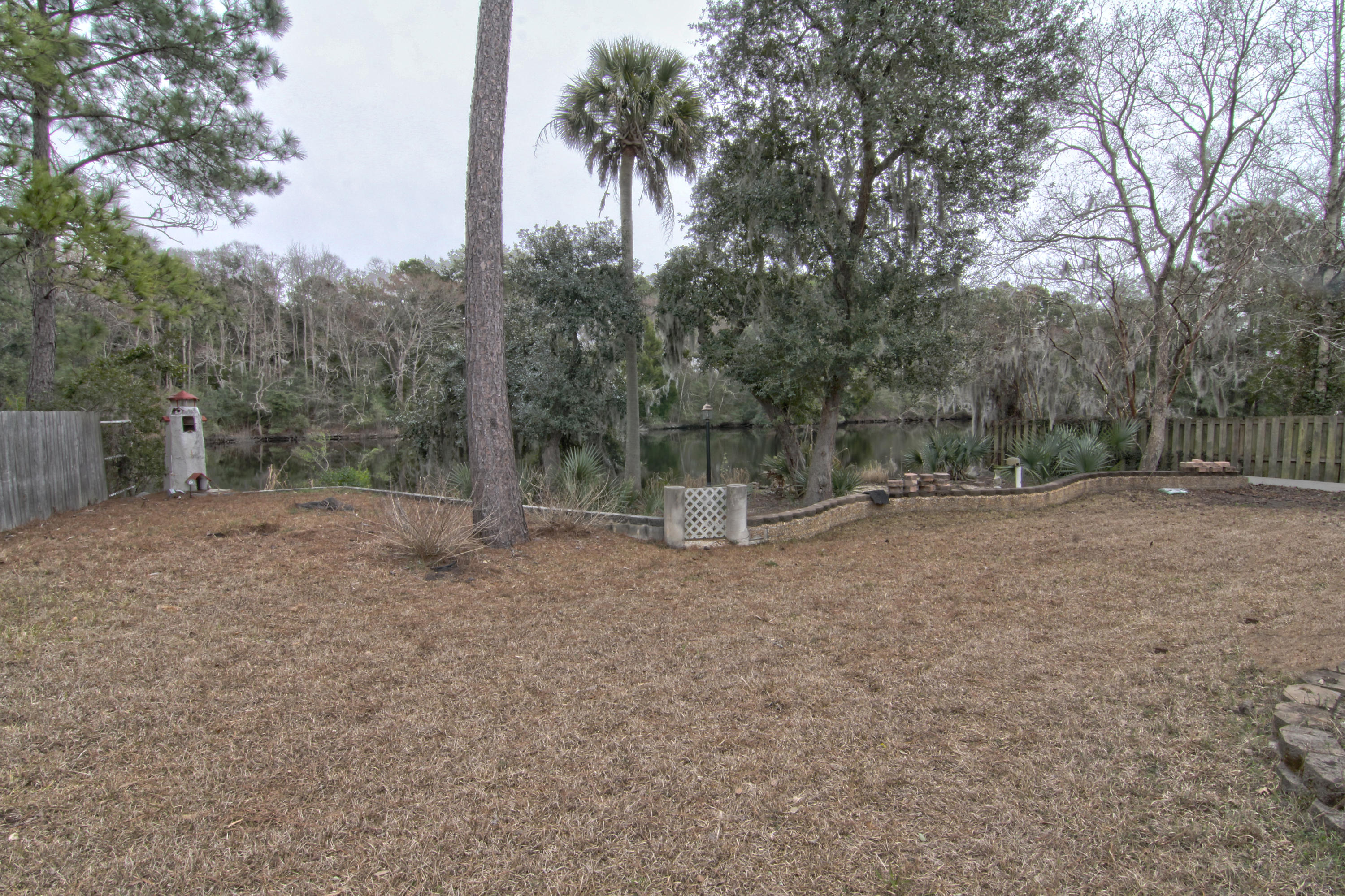 2235 Mariners Charleston, SC 29414 - Photo 14 of 20 backyard2