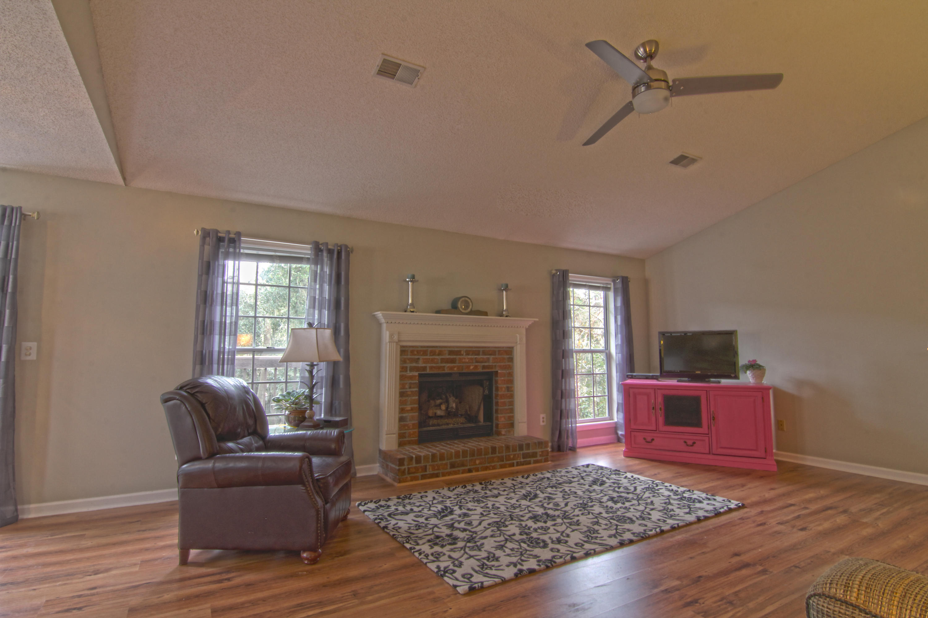 2235 Mariners Charleston, SC 29414 - Photo 3 of 20 LivingRoom