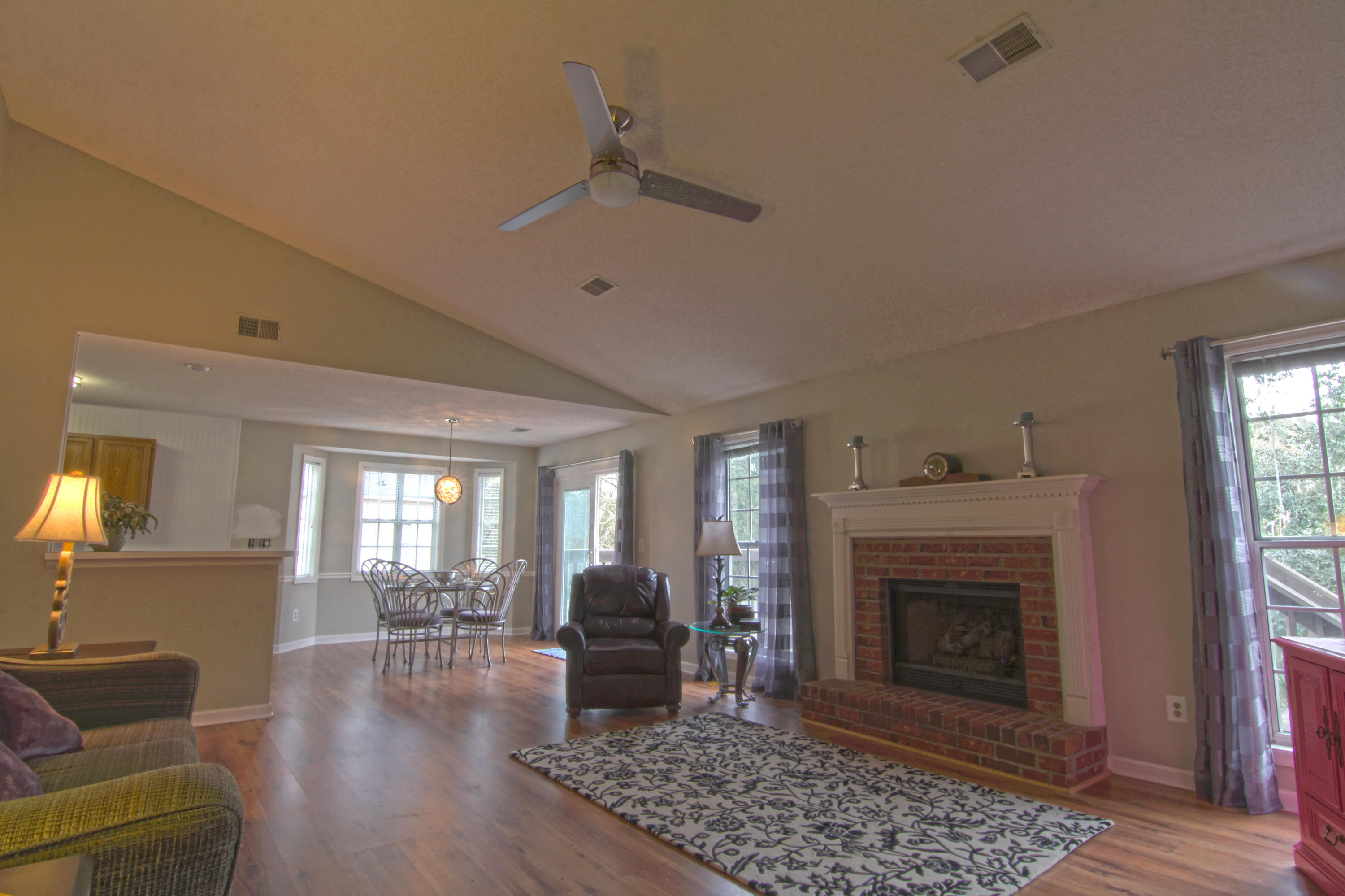 2235 Mariners Charleston, SC 29414 - Photo 4 of 20 LivingRoom2