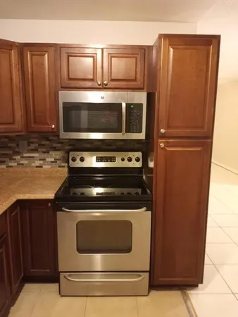 $2,000 | 512 Gardens Drive, Unit 103, Pompano Beach, FL 33069