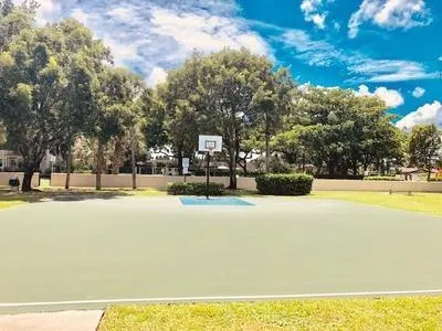 $2,000 | 512 Gardens Drive, Unit 103, Pompano Beach, FL 33069