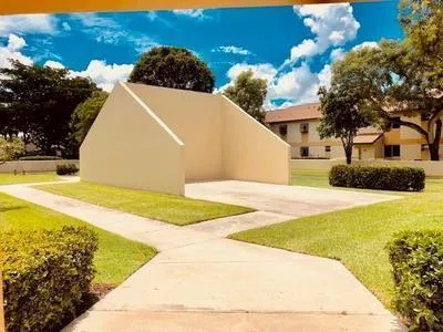 $2,000 | 512 Gardens Drive, Unit 103, Pompano Beach, FL 33069