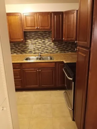 $2,000 | 512 Gardens Drive, Unit 103, Pompano Beach, FL 33069