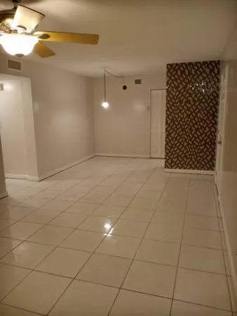 $2,000 | 512 Gardens Drive, Unit 103, Pompano Beach, FL 33069