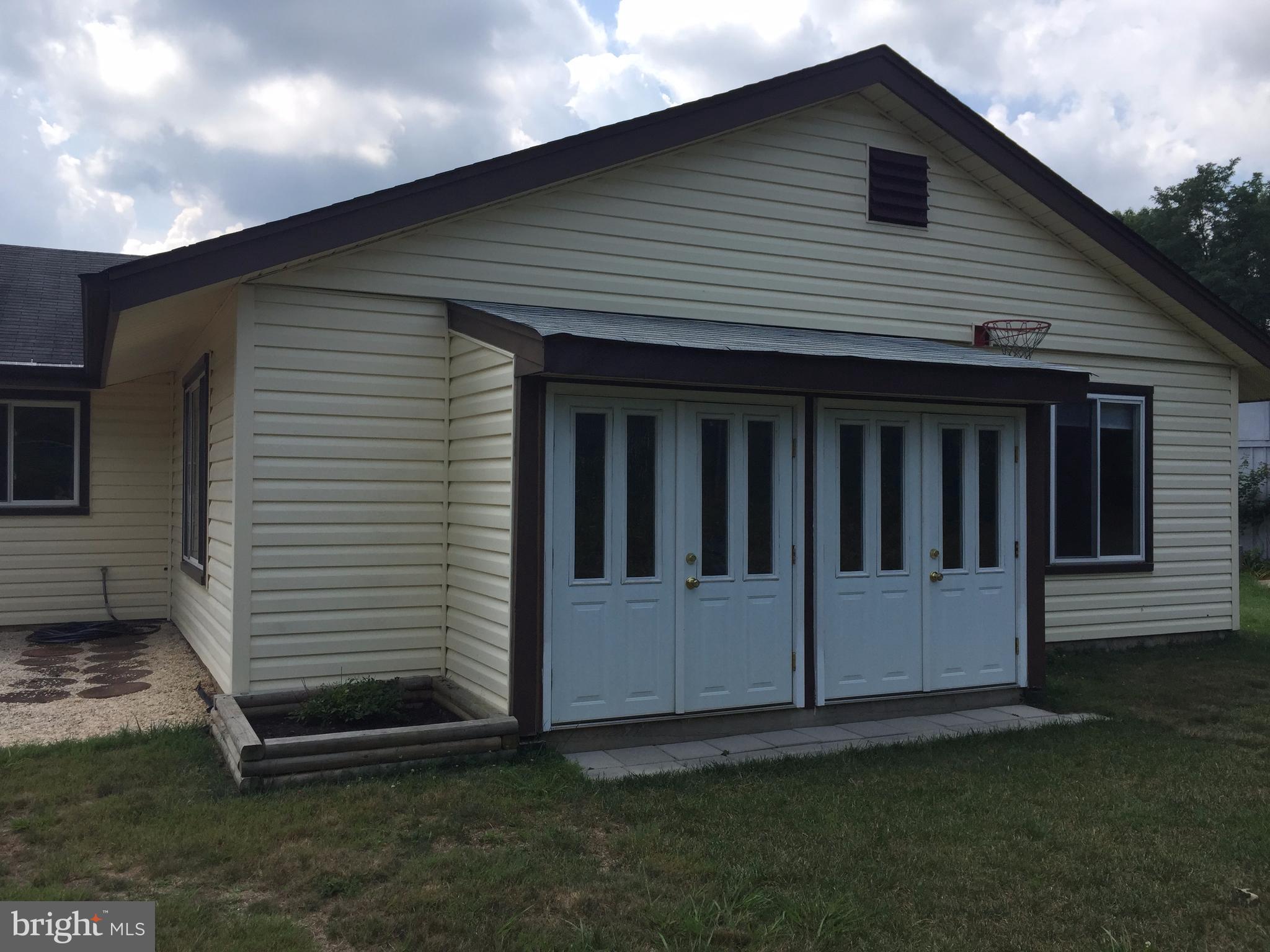 14928 Hydrus Road Silver Spring, MD 20906 - Photo 22 of 24 Exterior (Rear) shed