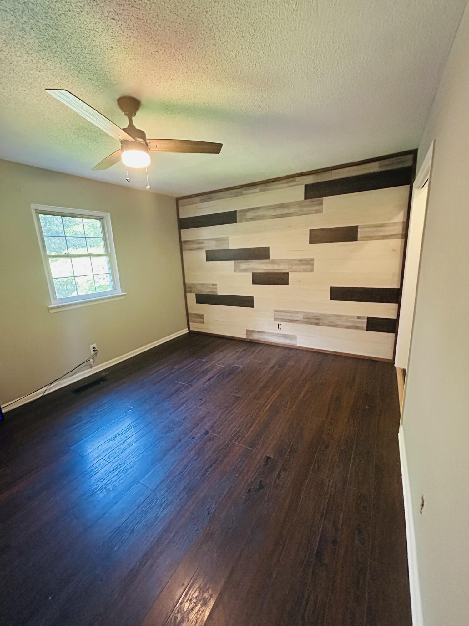 1517 North Chester Road Hixson, TN 37343 - Photo 3 of 9 1417 Bed