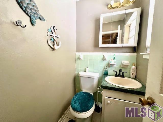 11121 Cypress Dale Avenue Baton Rouge, LA 70807 - Photo 12 of 16 bathroom