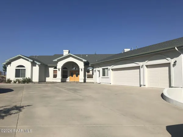 a view of a house with a yard and garage
