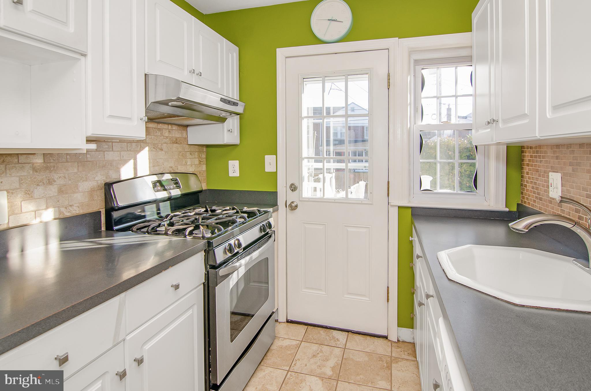8419 Greenway Road Towson, MD 21286 - Photo 3 of 25