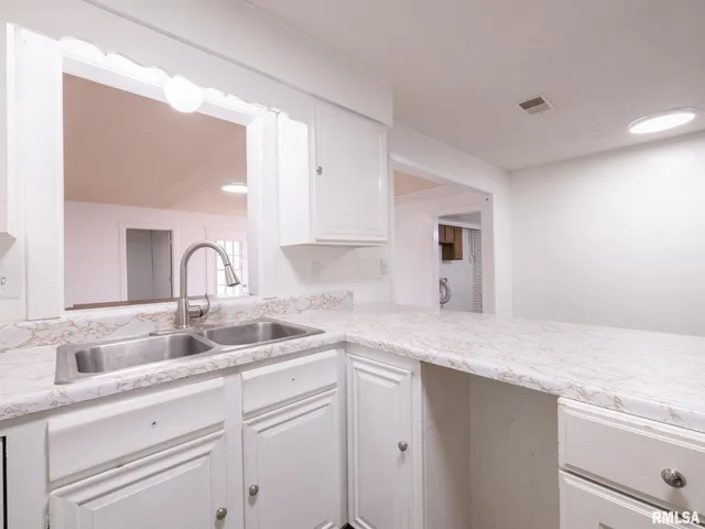 $284,900 | 101 Patricia Avenue, East Peoria, IL 61611