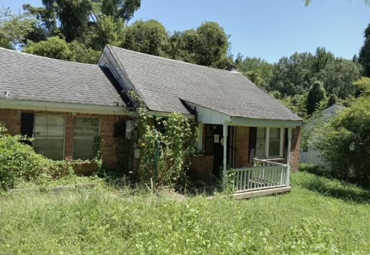 5224 Tulip Road Memphis, TN 38109 - Photo 2 of 4 a view of a house with backyard and garden