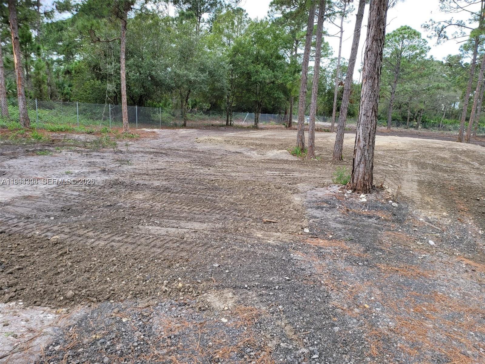 610 South Quebrada Street Clewiston, FL 33440 - Photo 8 of 10 a view of outdoor space with trees