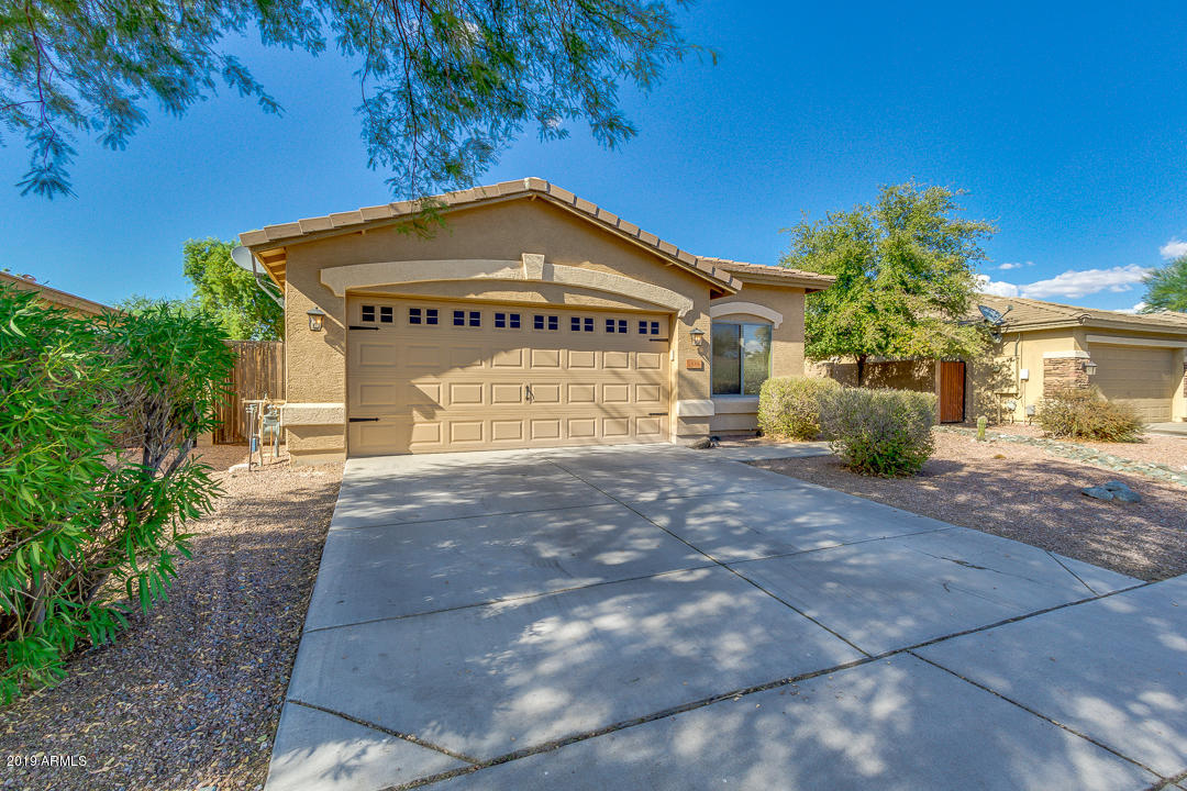 1986 West Tanner Ranch Road Queen Creek, AZ 85144 - Photo 2 of 32 a view of a house with a yard