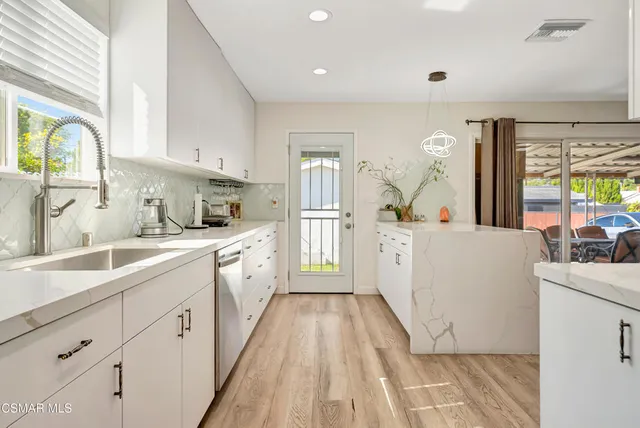 $1,195,000 | 8225 Fallbrook Avenue, West Hills, CA 91304