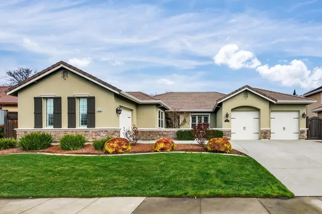 $1,050,000 | 1409 West Colonial Parkway, Unit W, Roseville, CA 95661
