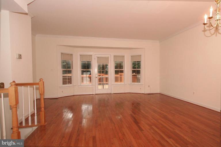 3630 Ransom Place Alexandria, VA 22306 - Photo 10 of 19 Living Room