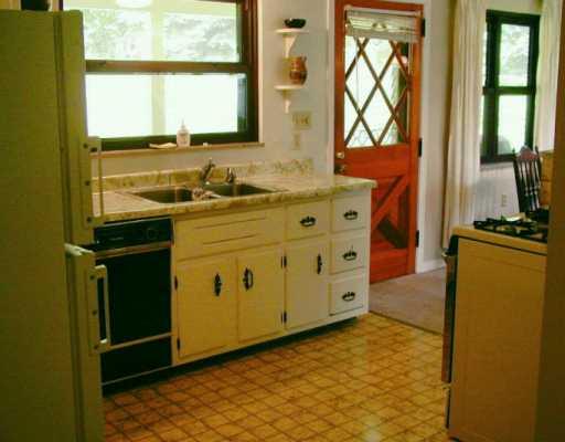 1542 Old State Road Gibsonia, PA 15044 - Photo 4 of 8 Kitchen.