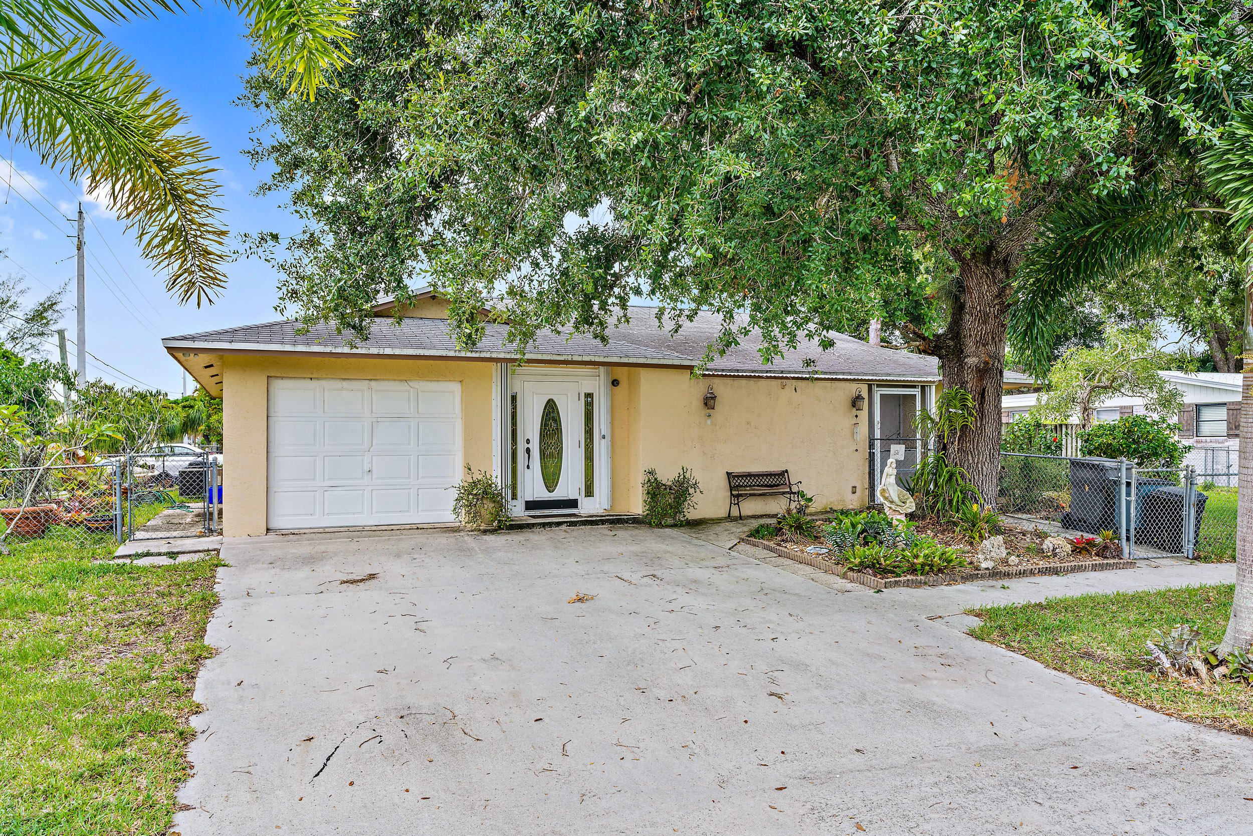 5768 Tucker Road Jupiter, FL 33458 - Photo 2 of 16 5768 Tucker Rd-21