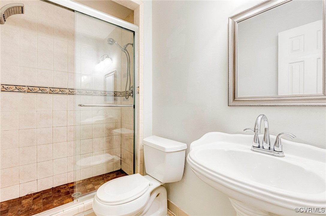 3105 Reynolds Road Richmond, VA 23223 - Photo 23 of 40 2nd Floor Hallway Full Bathroom