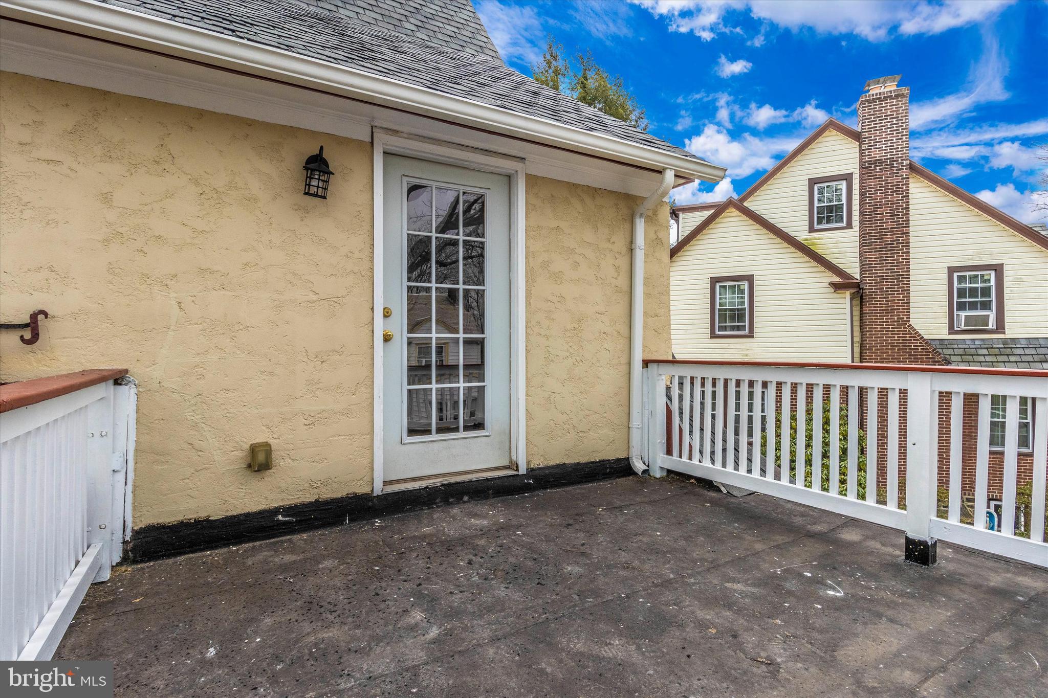 118 Walsh Road Lansdowne, PA 19050 - Photo 4 of 49