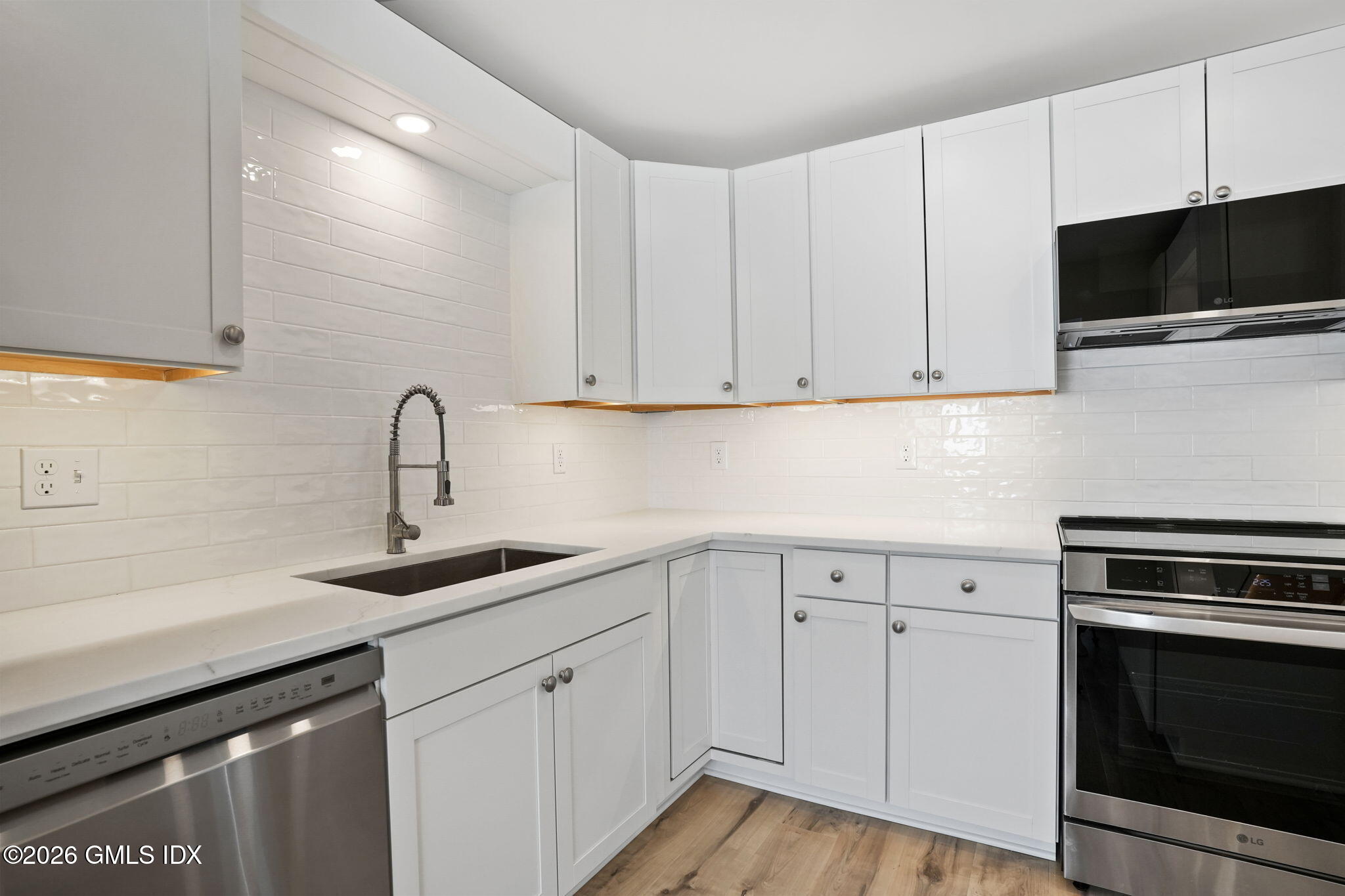 79 View Street West Greenwich, CT 06830 - Photo 5 of 26 11-web-or-mls-79-view-st-w