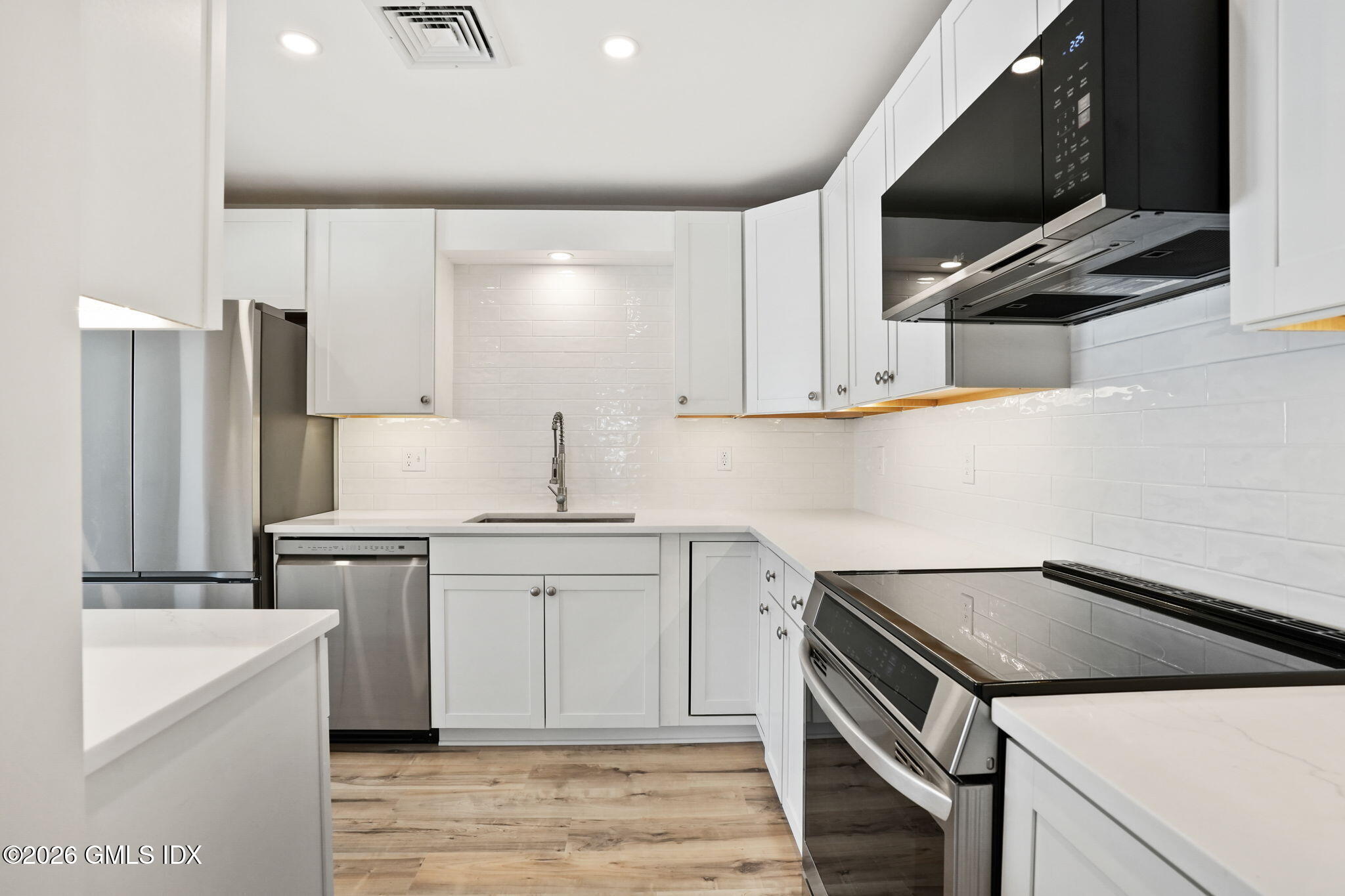 79 View Street West Greenwich, CT 06830 - Photo 6 of 26 12-web-or-mls-79-view-st-w