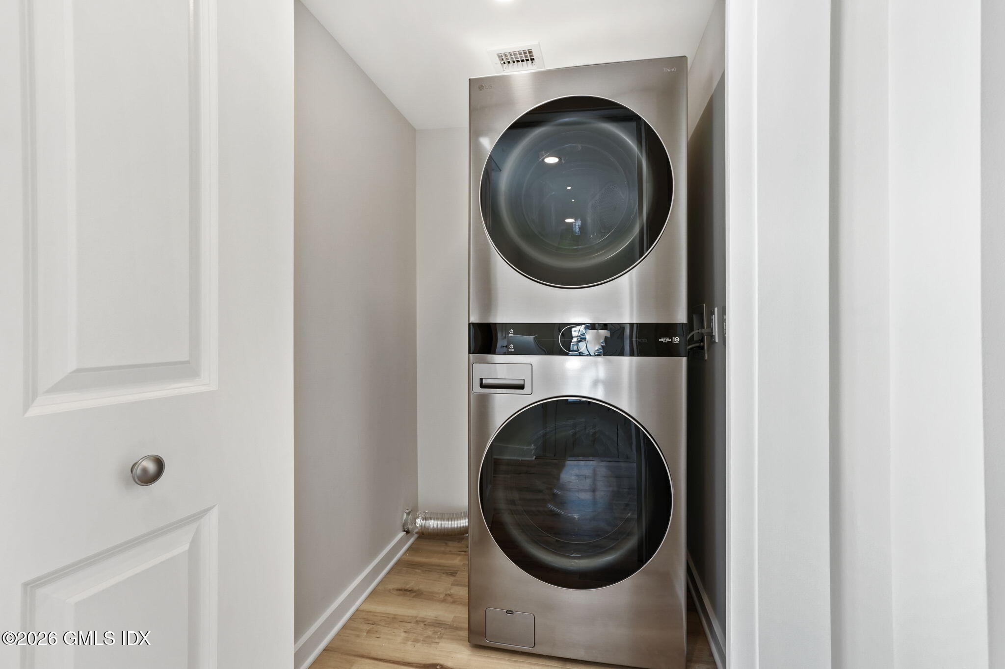 79 View Street West Greenwich, CT 06830 - Photo 7 of 26 15-web-or-mls-79-view-st-w