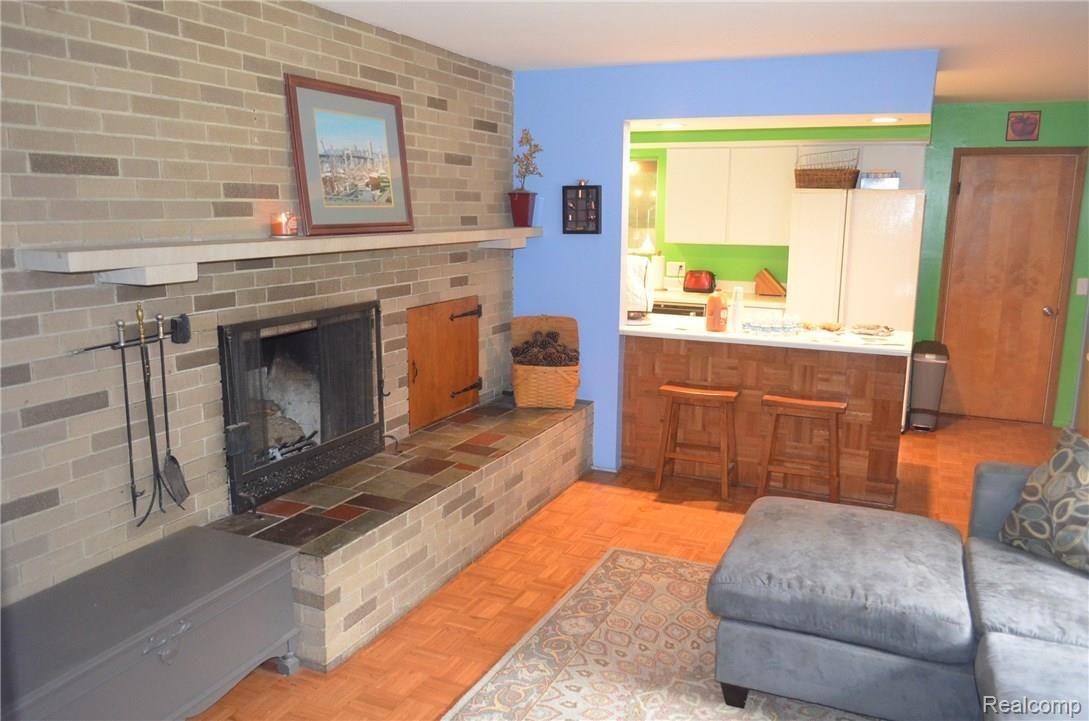 7745 Spencer Road South Lyon, MI 48178 - Photo 2 of 27 Living Room.jpg