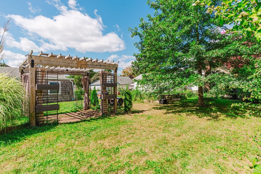 42 Harding Road Fairhaven, MA 02719 - Photo 12 of 38