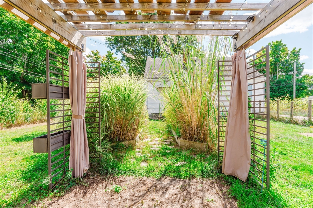 42 Harding Road Fairhaven, MA 02719 - Photo 13 of 38