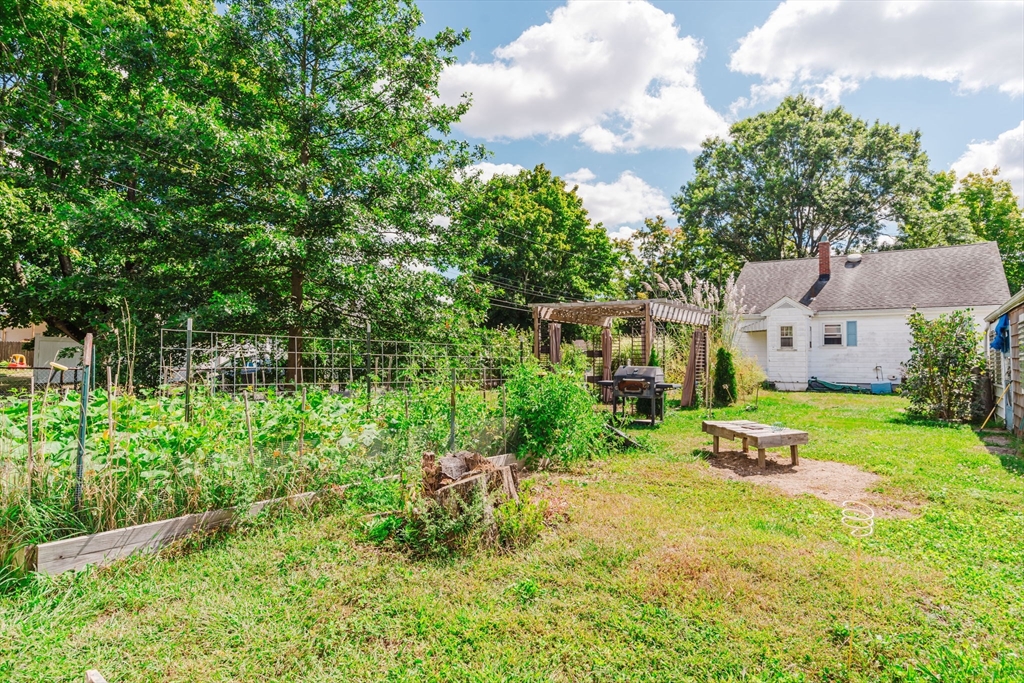 42 Harding Road Fairhaven, MA 02719 - Photo 15 of 38