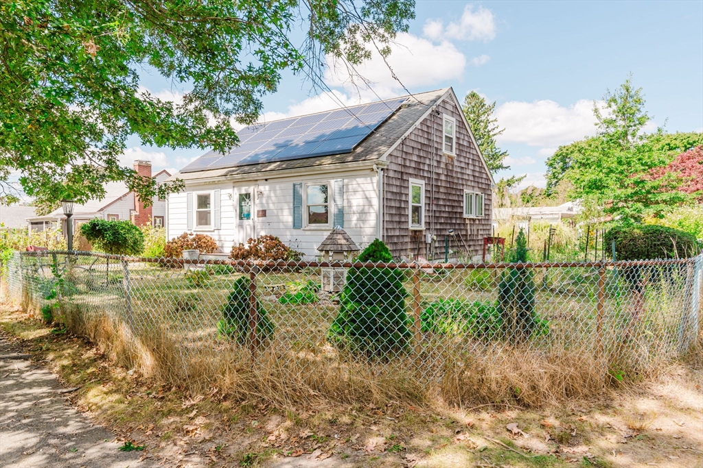 42 Harding Road Fairhaven, MA 02719 - Photo 4 of 38