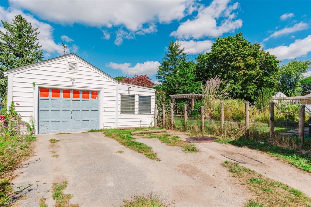 42 Harding Road Fairhaven, MA 02719 - Photo 6 of 38