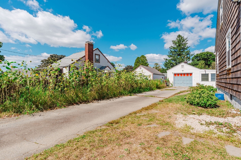 42 Harding Road Fairhaven, MA 02719 - Photo 8 of 38