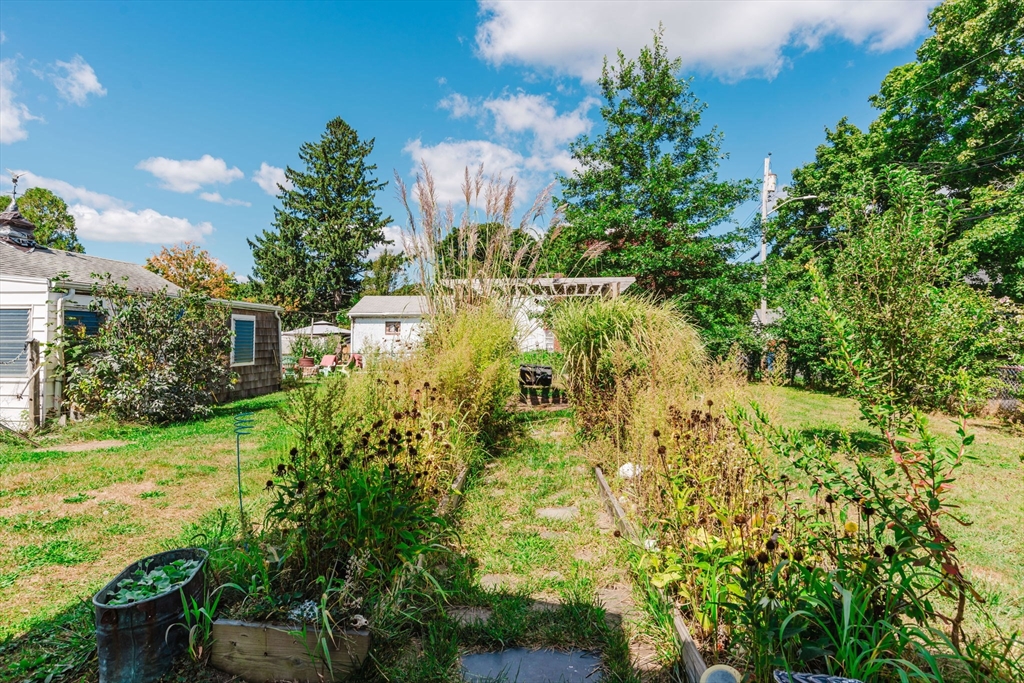 42 Harding Road Fairhaven, MA 02719 - Photo 9 of 38