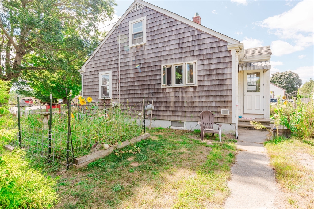 42 Harding Road Fairhaven, MA 02719 - Photo 10 of 38