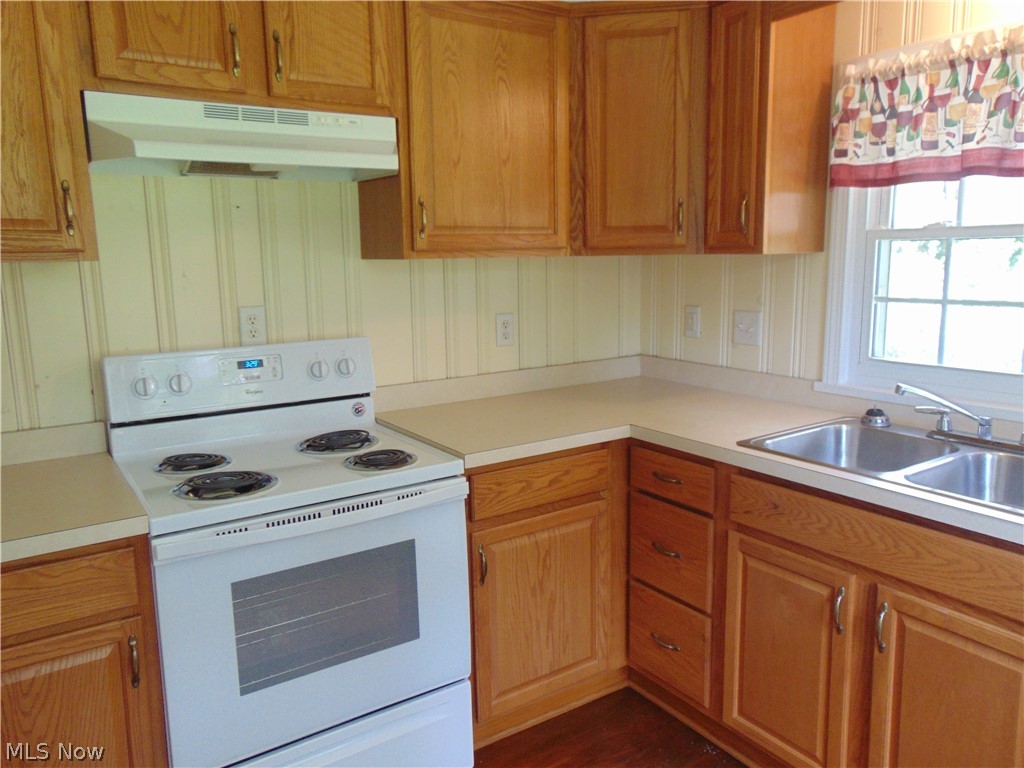 48105 Middle Ridge Road Amherst, OH 44001 - Photo 5 of 32