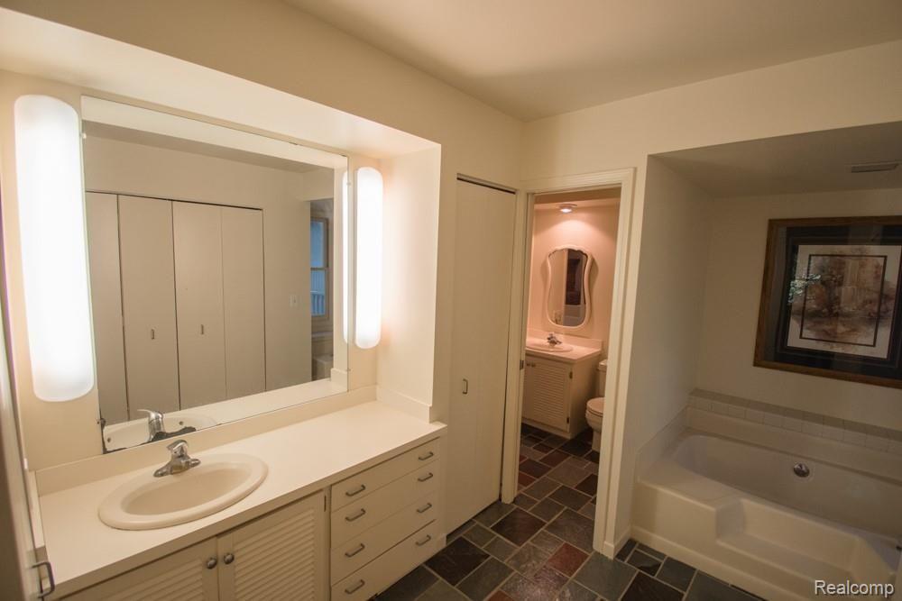 5399 Jendean Lane Rochester, MI 48306 - Photo 19 of 27 Master Bath