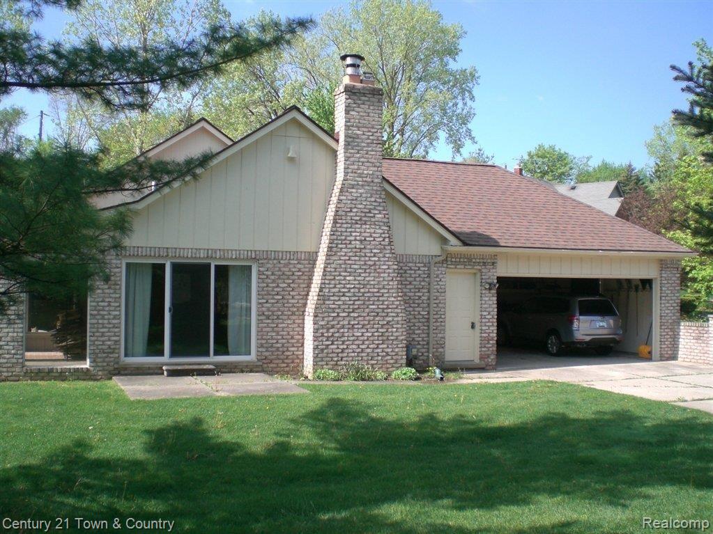 631 Deerfield Court Rochester, MI 48309 - Photo 3 of 25 631 Deerfield Ct 017.jpg