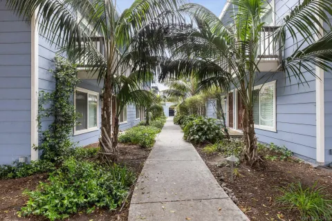$1,149,000 | 981 North Vulcan Avenue, Unit 7, Encinitas, CA 92024