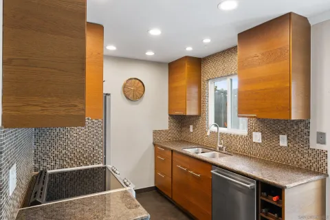 $1,149,000 | 981 North Vulcan Avenue, Unit 7, Encinitas, CA 92024
