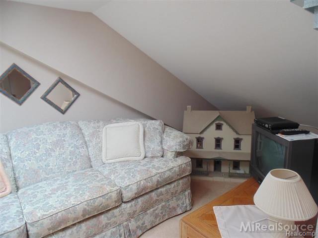 84 Riverside Drive Mount Clemens, MI 48043 - Photo 20 of 30 20.jpg