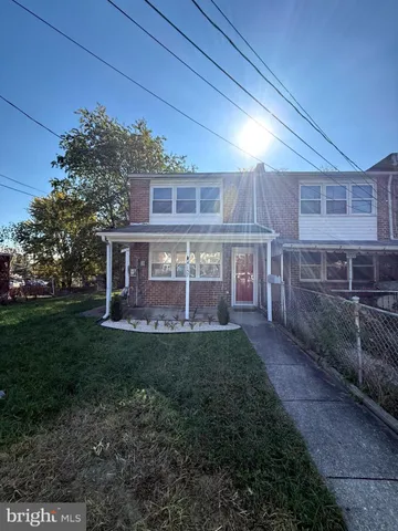 a view of a yard in front of a house