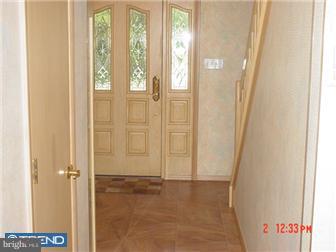 14 Manchester Road Sewell, NJ 08080 - Photo 2 of 12 Foyer