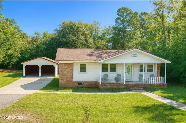 $68,000 | 20868 Solomon Blatt Avenue, Blackville, SC 29817